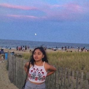 Meet your Posher, Amiela